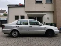 Gebraucht VW Vento 90 PS (66 kW) 1996 Grau Limousine