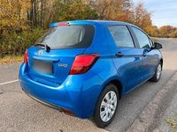 Gebraucht Toyota Yaris 69 PS (50 kW) 2015 Blau Kleinwagen