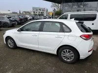 Gebraucht Hyundai i30 Select 120 PS (88 kW) 2021 Weiß Limousine