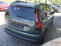 Neu Dacia Jogger Expression 110 PS (80 kW) 2025 Grün Van / Kleinbus