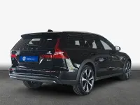 Gebraucht Volvo V60 CC Plus 197 PS (144 kW) 2024 Onyx schwarzmetallic Kombi