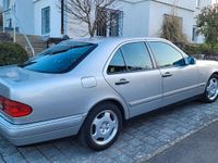 Gebraucht Mercedes E280 Avantgarde 193 PS (141 kW) 1996 Silber Limousine