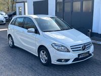 Gebraucht Mercedes B180 122 PS (89 kW) 2014 Weiß Kleinwagen