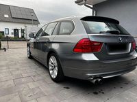 Gebraucht BMW 325 218 PS (160 kW) 2010 Grau Kombi