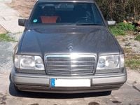 Gebraucht Mercedes 200 136 PS (100 kW) 1994 Grau Limousine