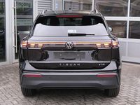 Neu VW Tiguan Life 150 PS (110 kW) 2026 Grenadillschwarz meta... SUV