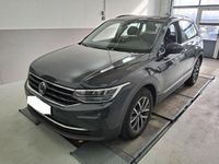 Gebraucht VW Tiguan Life 150 PS (110 kW) 2022 Uranograu SUV