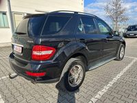 Gebraucht Mercedes ML350 231 PS (169 kW) 2011 Schwarz SUV