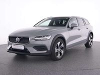 Gebraucht Volvo V60 CC Plus 197 PS (144 kW) 2023 Vapour grey / metallic Kombi