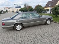 Usata Mercedes E220 150 CV (110 kW) 1994 Grigio Berlina