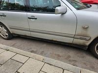 Gebraucht Mercedes E240 Elegance 170 PS (125 kW) 1999 Silber Limousine