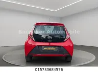 Gebraucht Toyota Aygo X-play 69 PS (50 kW) 2015 Rot Kleinwagen