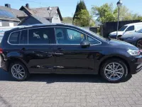 Gebraucht VW Touran Comfortline 150 PS (110 kW) 2020 Schwarz Van / Kleinbus
