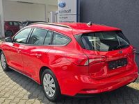 Gebraucht Ford Focus Trend 101 PS (74 kW) 2021 Racerot Kombi