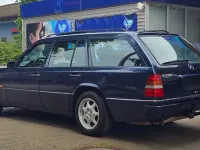 Gebraucht Mercedes E300 136 PS (100 kW) 1996 Blau Kombi