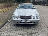 Gebraucht Mercedes E200 Elegance 163 PS (119 kW) 2001 Silber Limousine