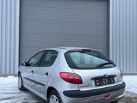 Gebraucht Peugeot 206 75 PS (55 kW) 1999 Silber Kleinwagen