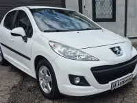 Gebraucht Peugeot 207 Tendance 92 PS (67 kW) 2011 Weiß Limousine