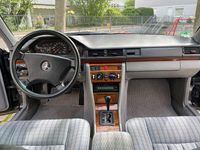 Gebraucht Mercedes E230 132 PS (97 kW) 1992 Schwarz Kombi