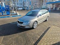 Gebraucht Skoda Superb 140 PS (102 kW) 2012 Grau Limousine