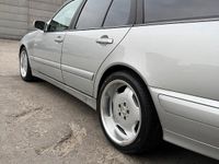 Second-hand Mercedes E240 170 CP (125 kW) 2000 Argintiu Break