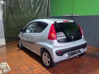 Gebraucht Peugeot 107 68 PS (50 kW) 2011 Silber Kleinwagen