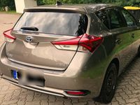 Gebraucht Toyota Auris Hybrid 99 PS (72 kW) 2017 Grau Limousine