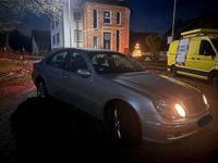 Gebraucht Mercedes E200 163 PS (119 kW) 2003 Grau Limousine