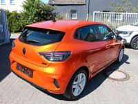 Usata Renault Clio V Evolution 143 CV (105 kW) 2025 Arancione Berlina