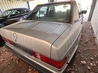 Gebraucht Mercedes 190 122 PS (89 kW) 1991 Silber Limousine