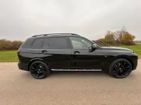 Neu BMW X7 M Sport 352 PS (258 kW) 2025 Schwarz SUV
