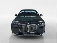Neu BMW 740 300 PS (220 kW) 2026 Grau (sophistograu brillanteffekt metalli) Limousine