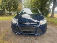 Usado Ford Focus Ambiente 101 CV (74 kW) 2014 Azul Berlina