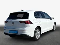 Gebraucht VW Golf VIII Life 150 PS (110 kW) 2024 Weiß Limousine