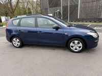 Gebraucht Hyundai i30 90 PS (66 kW) 2010 Blau Kombi