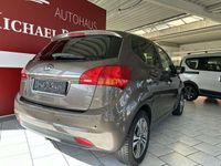Gebraucht Kia Venga DREAM-TEAM Edition 90 PS (66 kW) 2015 Sandbeige met. Kleinwagen
