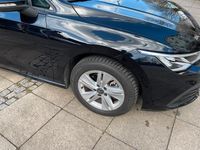 Gebraucht VW Golf VIII 130 PS (95 kW) 2020 Schwarz Limousine