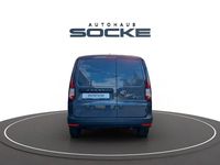 Second-hand VW Caddy 102 CP (75 kW) 2023 Gri Monovolum