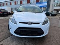 Gebraucht Ford Fiesta Trend 60 PS (44 kW) 2011 Frostweiß Kleinwagen