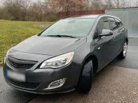 Gebraucht Opel Astra 2011 Grau Kombi