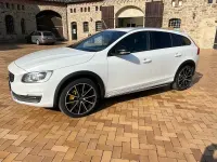 Gebraucht Volvo V60 CC Summum 190 PS (139 kW) 2016 Weiß Kombi