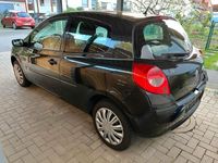 gebraucht Renault Clio III 1,2. Tüv Neu. Zahnriemen Neu. Bitte lessen!