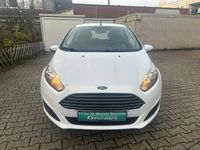 Gebraucht Ford Fiesta Trend 75 PS (55 kW) 2013 Weiß Limousine