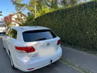 Gebraucht Toyota Avensis 132 PS (97 kW) 2011 Weiß Kombi