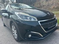 Gebraucht Peugeot 208 Active 82 PS (60 kW) 2017 Schwarz Kleinwagen