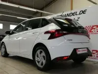 Gebraucht Hyundai i20 Select 101 PS (74 kW) 2022 Weiß Kleinwagen