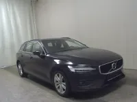Gebraucht Volvo V60 Momentum 197 PS (144 kW) 2021 Schwarz Kombi
