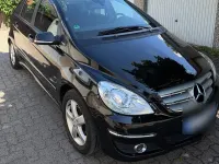 Gebraucht Mercedes B180 116 PS (85 kW) 2011 Schwarz Kleinwagen