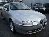 Gebraucht Alfa Romeo 147 Distinctive 105 PS (77 kW) 2001 Silber metallic Kleinwagen
