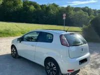 Gebraucht Fiat Punto Young 69 PS (50 kW) 2015 Weiß Kleinwagen